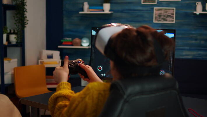 직업 컨셉 인터넷 놀이 고글 주택 기술 앉기 사람없음 10대 컴퓨터 디지털 경쟁 흐름 분노 게임 체험 개울 발사 집중 하이테크 슛 비전 조이스틱 사수 온라인 동영상 위로 게이머 관리자 분실 비디오게임 플레이어 가상 가상현실 현실 크리에이터 4K MOV 해외동영상 클립영상 감정 모션 청소년 건물 전자제품 강 게임기 파일형식 1인미디어