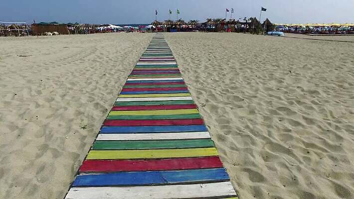 길 모래 바다 여행 백그라운드 자연 탁자 하늘 휴가 사람없음 야외 목재 물 파란색 모래사장 햇빛 태양 산타클로스 걷기 맑음 산책 산책로 흰색 널 쿠바 내추럴 자메이카 1인칭시점 플로리다 비어있는 4K MP4 해외동영상 클립영상 자연요소 나무 시선 컬러 가구 크리스마스 북아메리카 재료 모션 날씨 휴식 미국 중앙아메리카 생태계 동영상 파일형식