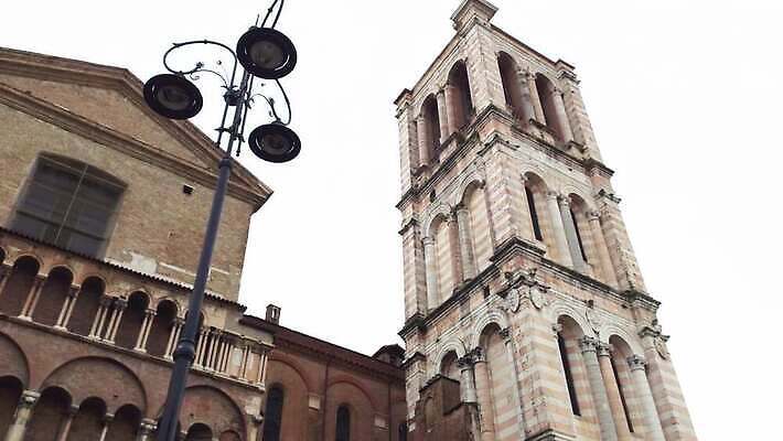 디자인 외관 유럽 기독교 종교 조각 건축양식 사람없음 건물 조각상 성당 교회 이탈리아 천주교 골동품 흰색 최고 중세 역사 심볼 대리석 신성 첨탑 종탑 천연기념물 고딕 랜드마크 바실리카 옛날 4K MP4 해외동영상 클립영상 건축물 건축 나라 컬러 재료 종교건축 조형물 탑 동영상 파일형식