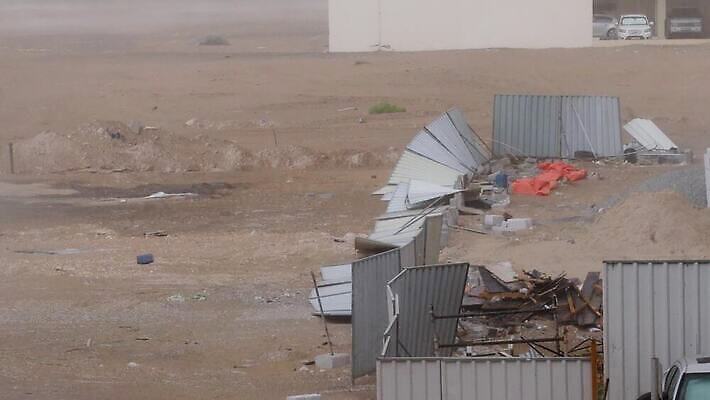 나무 모래 벽 과학 중동 바람 날씨 사람없음 금속 손상 분위기 파편 불기 홍수 먼지 아랍에미리트 두바이 타격 플로리다 4K MP4 해외동영상 클립영상 자연요소 식물 나라 컨셉 모션 재질 미국 자연재해 동영상 파일형식