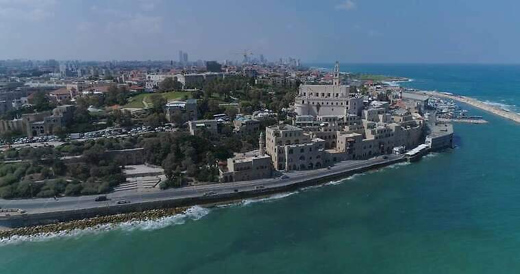 기독교 종교 바다 중동 건축양식 하늘 안테나 파노라마 풍경 사람없음 건물 여름 파란색 교회 탑 도시 만 중세 역사 이슬람교 지중해 포트 타운 유대인 동쪽 스카이라인 랜드마크 숭배 옛날 이스라엘 4K MOV 해외동영상 클립영상 건축물 계절 건축 나라 컬러 통신 종교건축 촬영기법 방향 동영상 서아시아 파일형식