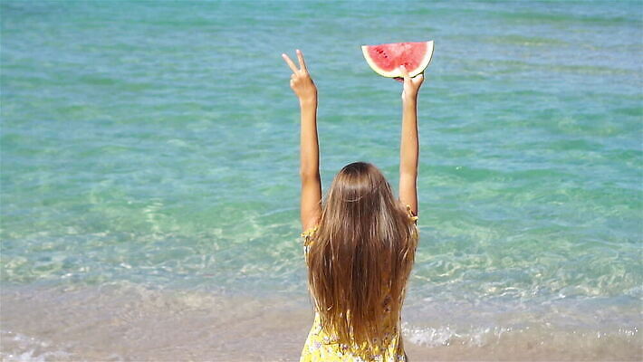 라이프스타일 행복 어린이 음식 모래 바다 조각 섬 여행 과일 자연 휴가 휴식 수박 건강 한명 해변 야외 빨간색 선글라스 소풍 노란색 기쁨 맛 먹기 파라다이스 포상금 MOV 해외동영상 클립영상 1 감정 안경 컬러 컨셉 돈 모션 사람 생활 야외활동 생태계 동영상 파일형식