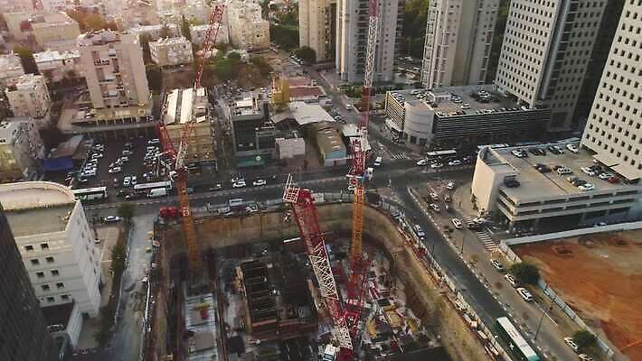 주간 공공시설 산업 비즈니스 건축양식 부동산 안테나 사람없음 건물 도시풍경 탑 기계 블록 장비 건설현장 도시 업무 재산 큼 땅 기중기 시멘트 리프트 지역 스카이라인 공학 항공촬영 개발 고용 드론 철강 콘크리트 프로젝트 4K MOV 해외동영상 클립영상 자연요소 건축물 교육 건축 뷰포인트 통신 건설업 풍경 금융 구직 작업 중장비 크기 시설 동영상 채용 파일형식