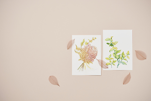 포토 JPG 스튜디오촬영 종이 낙엽 실내 미술 사람없음 가을 빈티지 분위기 오브젝트 그림 엽서 감성 분홍색배경 국내포토 계절 분홍색 백그라운드 컨셉 잎 문화예술 내부 편지 파일형식