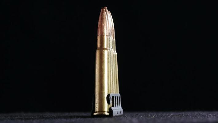 무기 백그라운드 공 안내 사람없음 금속 총 껍질 원형 폭력 그룹 위험 군용 전쟁 사냥 슛 육군 총알 놋쇠 총포 4K MP4 해외동영상 클립영상 도형 컨셉 재질 군대 사회이슈 동영상 파일형식