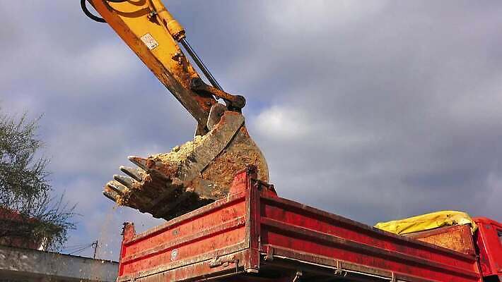 직업 산업 도로 지구 모래 포즈 건축양식 노동자 사람없음 건물 파란색 노란색 힘 기계 흙 장비 건설현장 업무 바퀴 땅 불도저 굴착기 삽 발굴 국자 트랙터 짐차 지하 무거움 땅파기 의무 채석 1인칭시점 4K HD MP4 해외동영상 클립영상 건축물 시선 건축 길 컬러 교통시설 자동차 주방용품 건설업 작업 중장비 무게 농기계 특수차량 동영상 파일형식