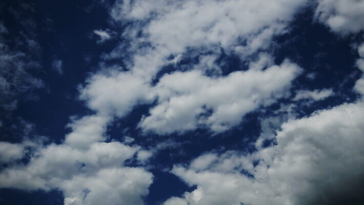 구름 컬러 백그라운드 자연 하늘 날씨 풍경 사람없음 야외 가로 여름 파란색 빛 햇빛 태양 우주 환경 흰색 전원 분위기 장면 천국 솜털 스카이라인 내추럴 오존 적란운 천창 유일 타임랩스 MOV 해외동영상 클립영상 자연요소 계절 컨셉 촬영기법 전기에너지 생태계 동영상 파일형식 구름_자연