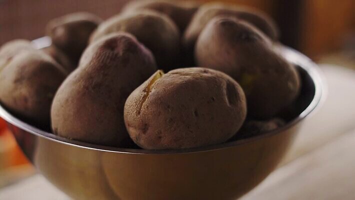 전통 접시 음식 재료 감자 요리 사람없음 껍질 뜨거움 맛 레시피 녹말 삶기 식욕 MP4 해외동영상 클립영상 식기 컨셉 채소 동영상 파일형식