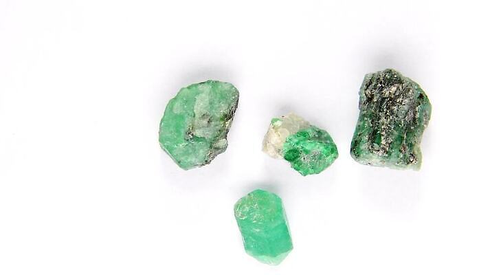 모양 지구 컬러 실내 사람없음 빛 활발 바위 투명 고급 우아함 크리스탈 보석 순수 날것 에메랄드 개성 내추럴 지질학 4K MOV 해외동영상 클립영상 교육 컨셉 내부 돌_바위 광석 동영상 파일형식