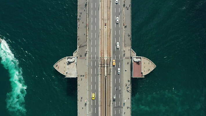 유럽 여행 건축양식 하늘 이스탄불 뿔 안테나 사람없음 건물 도시풍경 여행객 도시 보트 역사 전차 칠면조 항공촬영 드론 랜드마크 보스포루스 조감도 비어있는 4K 설정숏 MOV 튀르키예 해외동영상 클립영상 건축물 건축 나라 아시아 육상교통 뷰포인트 배_교통 통신 조류 대중교통 촬영기법 사람 풍경 동영상 파일형식