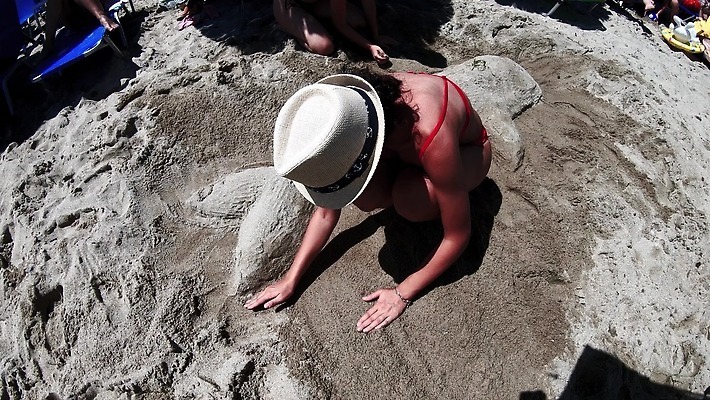 모양 라이프스타일 여자 행복 모래 바다 여행 백그라운드 가족 자연 휴가 함께함 관리 미소 사람 야외 물 여름 파란색 친구 태양 맑음 일몰 우정 신혼여행 하트 그룹 심볼 사인 내추럴 4K MP4 해외동영상 슬로모션 클립영상 자연요소 계절 감정 컬러 결혼 컨셉 관계 날씨 촬영기법 표정 생활 노을 생태계 동영상 파일형식