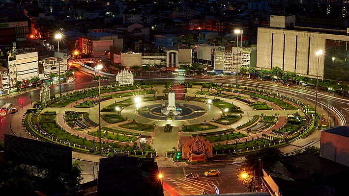 아시아 도로 건축양식 태국 풍경 사람없음 건물 빛 도시풍경 도시 방콕 타운 대도시 랜드마크 4K 타임랩스 MOV 해외동영상 클립영상 건축물 건축 나라 길 교통시설 촬영기법 동영상 파일형식