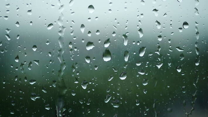 백그라운드 창문 표면 사람없음 물방울 비 떨어짐 빗방울 4K MOV 해외동영상 클립영상 자연요소 컨셉 날씨 비_날씨 동영상 파일형식