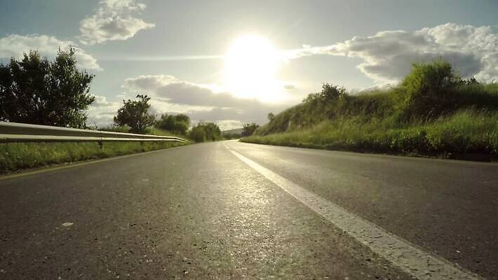 길 여행 사람없음 야외 햇빛 태양 일몰 차도 레이싱 고속도로 속도 4K MP4 해외동영상 클립영상 자연요소 도로 시합 노을 동영상 파일형식