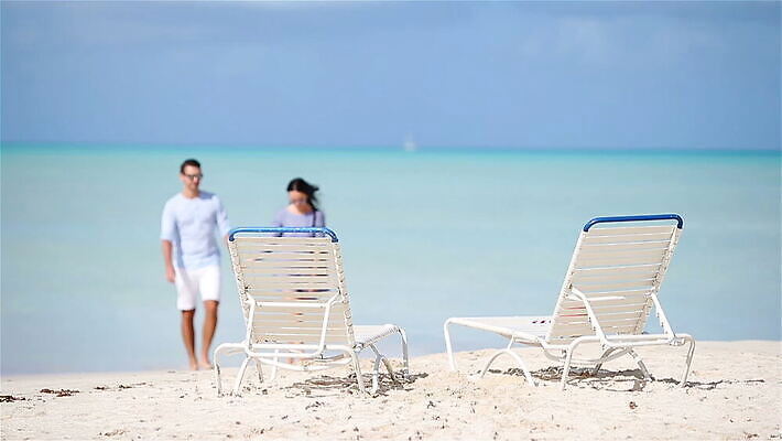 백인 라이프스타일 손 커플 여자 모래 바다 컬러 여행 2 가족 포옹 자연 휴가 휴식 함께함 사랑 성인 야외 두명 물 여름 파란색 침묵 낭만 신혼여행 전원 몰디브 이국적 MOV 해외동영상 클립영상 자연요소 서양인 계절 감정 아시아 결혼 컨셉 관계 안기 사람 생활 신체부위 소리 전기에너지 생태계 동영상 파일형식