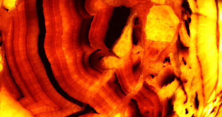 디자인 컬러 백그라운드 패턴 유리 추상 조명 미술 사람없음 장식 물 빛 뷰티 반사 노란색 디지털 젖음 추위 물방울 소프트포커스 브레이크 크리스탈 빗방울 질감 다이아몬드 유리그릇 블러 블러효과 새기다 인공 비어있는 4K MOV 해외동영상 클립영상 자연요소 그릇 무늬 재질 문화예술 촬영기법 비_날씨 광석 보석 동영상 파일형식 효과