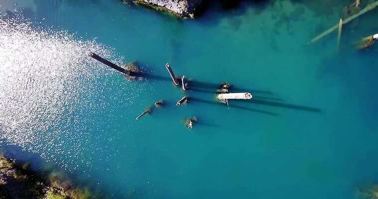 나무 공원 호수 여행 자연 하늘 산 안테나 파노라마 사람 사람없음 초록색 물 파란색 계곡 침묵 산책 나뭇가지 소나무 정상 숲 지역 내추럴 항공촬영 드론 전국 카자흐스탄 4K 알마티 MP4 해외동영상 클립영상 자연요소 식물 공공시설 아시아 뷰포인트 컬러 통신 휴식 촬영기법 소리 생태계 동영상 파일형식