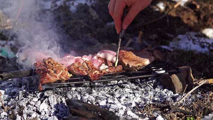 접시 음식 백그라운드 컨셉 채소 가족 자연 불 육류 돼지고기 스테이크 요리 사람없음 야외 여름 파티 식사 저녁식사 어둠 봄 소고기 뜨거움 연기 맛 그릴 바비큐 자르기 굽기 가스 후추 점심식사 뒤뜰 맛있는 4K MP4 해외동영상 클립영상 자연요소 식기 계절 식재료 관계 모션 주방용품 서양음식 이벤트 구이 향신료 생태계 동영상 파일형식