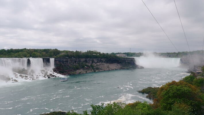 나무 구름 캐나다 북아메리카 자연 조류 하늘 항해 풍경 사람없음 야외 물 강 미국 봄 폭포 안개 보트 흐림 랜드마크 명승지 수평선 4K MOV 해외동영상 클립영상 자연요소 식물 동물 계절 배_교통 날씨 아메리카 생태계 동영상 파일형식