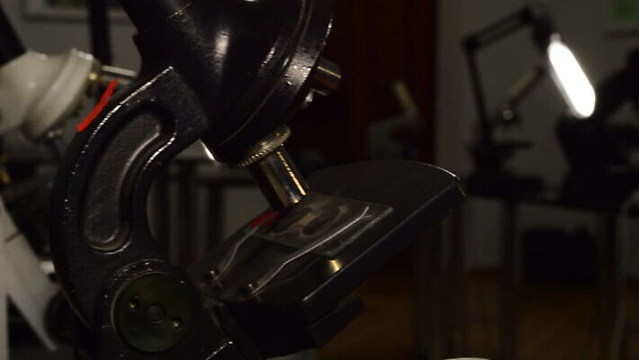 산업 과학 유리 병원 현미경 실험 사람없음 스터디 약 장비 기구 공구 기술자 실험실 확대 생명공학 분석 생물학 미생물 박테리아 발견 면역력 물리학 광학 MOV 해외동영상 클립영상 직업 교육 컨셉 의학 재질 생물 실험기구 학습 도구 동영상 물리 파일형식