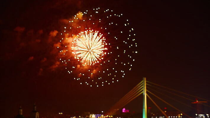 기념일 행복 컬러 백그라운드 컨셉 오렌지 하늘 추상 휴가 불꽃 기념 이벤트 사람없음 야외 빨간색 빛 도시풍경 컬러풀 노란색 파티 검은색 축제 어둠 자유 로켓 축하 도시 야간 폭발 쇼 스카이라인 동영상 빛망울 광 크리스마스이브 환상 MOV 해외동영상 클립영상 자연요소 감정 크리스마스 무늬 과일 불 풍경 파일형식