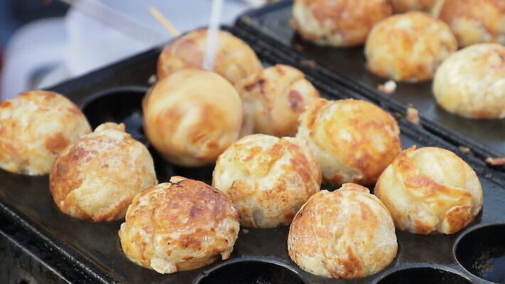 직업 전통 손 아시아 문화 음식 여행 채소 공 거리 육류 요리 사람 동양인 사람없음 갈색 여행객 식당 일본 요리사 식사 저녁식사 튀김 업무 뜨거움 시장 맛 도쿄 먹기 해산물 오징어 준비 문어 짐차 점심식사 오사카 인기 맛있는 MOV 해외동영상 클립영상 나라 컬러 컨셉 식재료 모션 자동차 연체동물 인종 신체부위 상점 수중동물 작업 동영상 파일형식