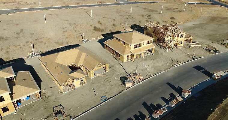 산업 부동산 새로움 주택 안테나 사람없음 건물 건설현장 땅 머리위 먼지 이웃 항공촬영 개발 4K MP4 해외동영상 클립영상 건축물 뷰포인트 컨셉 통신 건설업 재산 동영상 파일형식