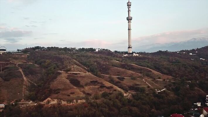 유럽 여행 백그라운드 건축양식 하늘 산 안테나 파노라마 동양인 풍경 사람없음 야외 건물 여름 파란색 도시풍경 카메라 탑 디지털 텔레비전 일몰 도시 도심 상하이 타운 베를린 스카이라인 넘어짐 드론 랜드마크 카자흐스탄 알마티 MP4 해외동영상 클립영상 건축물 계절 건축 나라 아시아 컬러 통신 모션 독일 촬영기법 인종 전자제품 노을 중국 동영상 파일형식