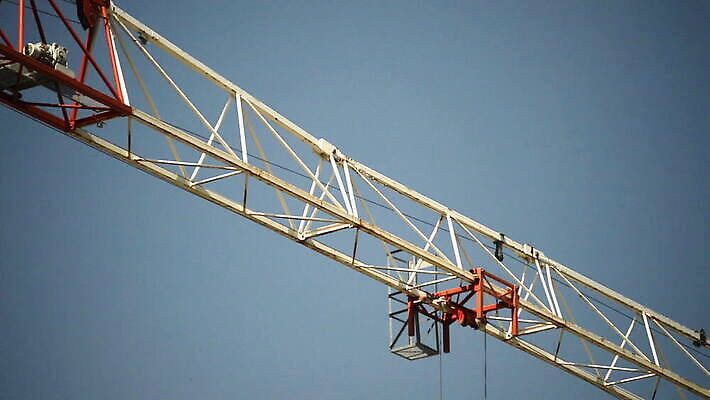 디자인 공공시설 산업 건축양식 하늘 새로움 직장 사람없음 야외 파란색 금속 기계 건설현장 도시 업무 땅 기중기 리프트 뼈대 진행 개발 철강 콘크리트 카피스페이스 MOV 해외동영상 클립영상 건축 컬러 컨셉 회사 재질 건설업 공백 작업 중장비 시설 동영상 파일형식