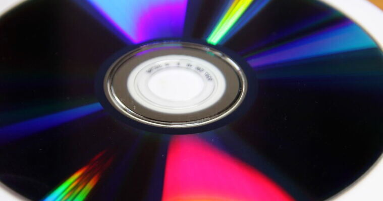 손 응시 음악 무지개 사람없음 빨간색 초록색 파란색 빛 컴퓨터 컬러풀 반사 자료 거울 광선 CD 잡기 디스크 원형 상품 배열 쇼 멀티미디어 전자상거래 DVD 고립 지원 취급주의 4K MOV 해외동영상 클립영상 자연요소 도형 시선 컬러 모션 문화예술 경고 신체부위 전자제품 질병 동영상 파일형식