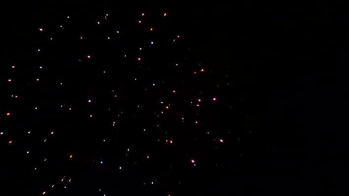 기념일 행복 별 크리스마스 불 휴가 불꽃 새해 기념 폭죽 불꽃놀이 이벤트 사람없음 빛 컬러풀 파티 축제 기쁨 축하 야간 저녁 폭발 쇼 파열 빛망울 7월 광 독립 독립기념일 크리스마스이브 환상 4K MOV 해외동영상 클립영상 자연요소 감정 컬러 컨셉 놀이 날짜 동영상 파일형식