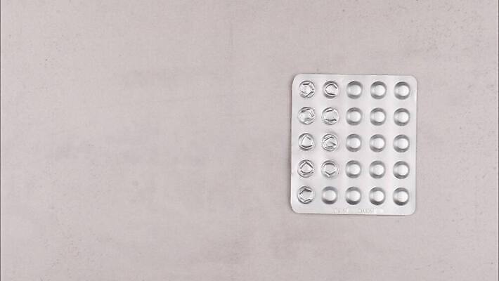 과학 백그라운드 건강 병원 사람없음 치료 알약 약 건강관리 고통 의사 흰색 질병 플라스틱 약국 오브젝트 처방 비타민 중독 조제 보충 고립 돌봄 마약 복용 약사 진통제 4K 타임랩스 MOV 해외동영상 클립영상 감정 컬러 의학 모션 재질 촬영기법 관리 의료진 만들기 동영상 영양소 파일형식