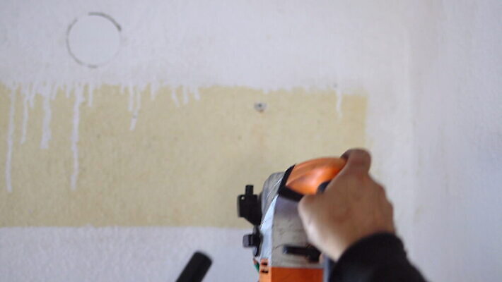 손 남자 산업 벽 백그라운드 노동자 주택 실내 손잡이 검은색 힘 기계 장비 기구 공구 나사 업무 구멍 드라이버 수리 망치 플라스틱 무선 오브젝트 속도 회전 무거움 토막 건축업자 린스 베터리 설치 송곳 재주꾼 조작 콘크리트 하드웨어 4K MOV 해외동영상 클립영상 직업 건축 컬러 재질 사람 내부 건물 신체부위 컴퓨터 도구 작업 무게 동영상 파일형식