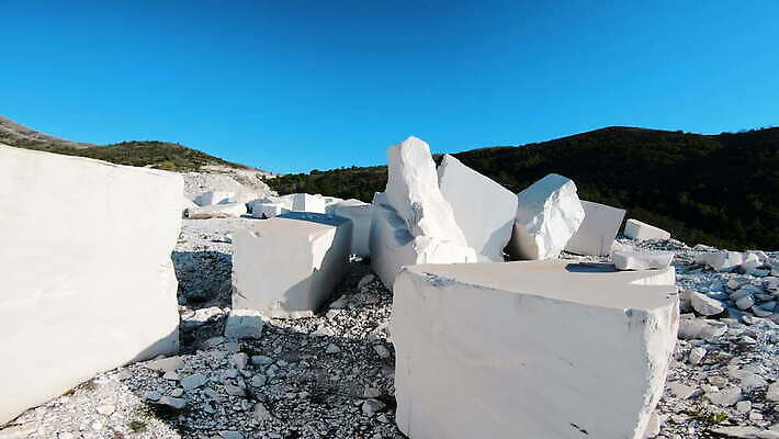 산업 지구 모션 자연 하늘 산 사람없음 야외 힘 산책 블록 흰색 업무 오픈 큼 발굴 질감 날것 대리석 판 무거움 자원 의무 지질학 채석 추출 1인칭시점 4K MOV 해외동영상 클립영상 시선 교육 컬러 재료 휴식 작업 무게 크기 생태계 동영상 파일형식