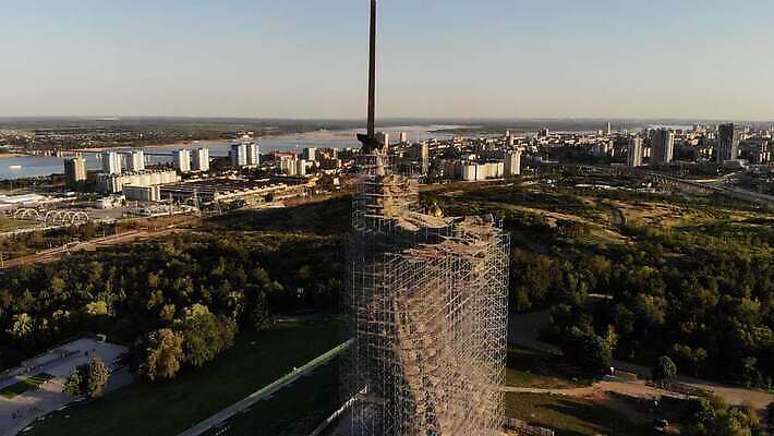 조각 여행 엄마 사람없음 파란색 세계 조각상 축하 도시 칼날 역사 칼 큼 땅 심볼 언덕 싸움 전쟁 러시아 통화 병정 기념물 애국심 천연기념물 랜드마크 러시아인 미루나무 복원 복잡 소비에트 조언 필승 4K MOV 해외동영상 클립영상 서양인 나무 유럽 컬러 컨셉 가족 모션 조형물 우승 크기 동영상 파일형식