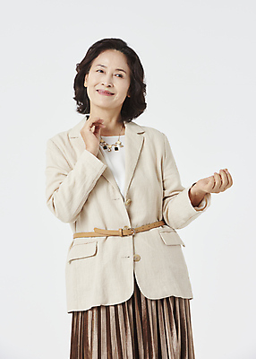 포토 JPG 스튜디오촬영 전신 우먼라이프 응시 여자 노년 할머니 실내 한명 미소 손짓 상반신 앞모습 실버라이프 쇼핑 손들기 한국인 60대 즐거움 고민 흰배경 노인여자한명만 국내포토 1 라이프스타일 시선 감정 뷰포인트 백그라운드 모션 표정 사람 동양인 성인 내부 흰색 여자한명만 노인여자만 파일형식