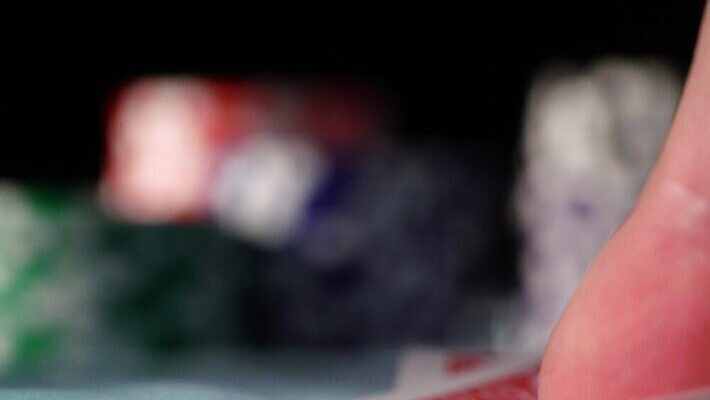 손 스포츠 백그라운드 돈 2 놀이 탁자 성공 사람없음 초록색 쌓기 경쟁 게임 잡기 우승 쌍 신용카드 행운 재산 도박 위험 심볼 카지노 클럽 기회 딜러 포커 보여주기 중독 라스베가스 에이스 잭팟 텍사스 플레이어 필승 4K MOV 해외동영상 클립영상 컬러 가구 컨셉 모션 신체부위 금융 미국 최고 트럼프 동영상 파일형식