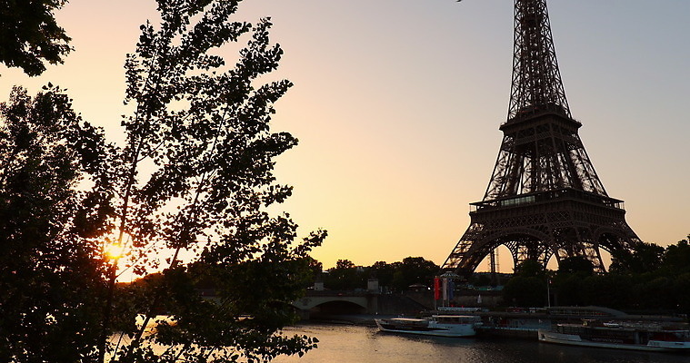 나무 실루엣 전통문화 여행 건축양식 자연 하늘 풍경 사람없음 야외 물 관광지 강 새벽 프랑스 도시 랜드마크 파리(프랑스) 4K 틸트업 MOV 해외동영상 클립영상 자연요소 식물 전통 건축 유럽 문화 촬영기법 생태계 동영상 파일형식