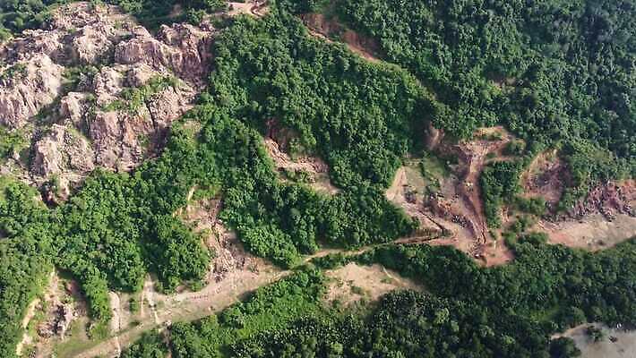 산업 지구 농업 자연 안테나 사람없음 초록색 농장 환경 고요 시골 보호 숲 지구온난화 내추럴 기후변화 드론 벌목 생태학 수목 착취 4K MOV 해외동영상 클립영상 교육 컬러 컨셉 통신 날씨 변화 생태계 동영상 파일형식