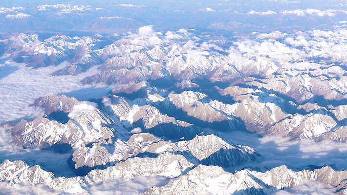 여행 창문 교통시설 하늘 날씨 산 비행기 안테나 미술 사람없음 중국 분위기 항공 제트기 엔진 대패 로키산맥 수평선 4K MOV 해외동영상 클립영상 아시아 교통 컨셉 통신 항공교통 문화예술 대중교통 시설 동영상 파일형식