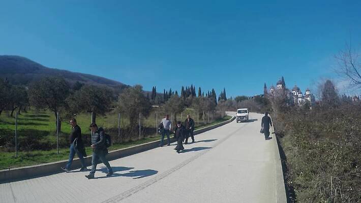 유럽 기독교 종교 문화 바다 여행 건축양식 자연 하늘 산 주택 사람 사람없음 건물 물 교회 여행객 영혼 중세 역사 그리스 수도원 마케도니아 보호구역 순례 옛날 회랑 4K MP4 해외동영상 클립영상 자연요소 건축물 건축 나라 종교건축 복도 생태계 동영상 구역 파일형식 남유럽