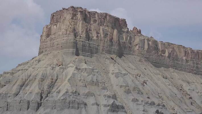 응시 여행 공장 자연 하늘 풍경 사람없음 파란색 계곡 미국 회색 사막 바위 부식 스카이라인 내추럴 랜드마크 불모지 4K MP4 해외동영상 클립영상 시선 컬러 북아메리카 공업 돌_바위 생태계 동영상 파일형식