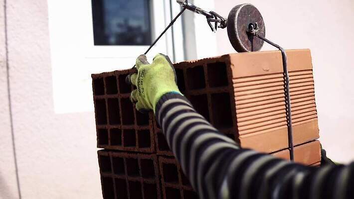 직업 외관 산업 백그라운드 비즈니스 건축양식 교통시설 모션 노동자 새로움 아파트 주택 프레임 사람 건물 기계 블록 장비 건설현장 화물 도시 업무 재산 땅 천 기중기 시멘트 리프트 뼈대 판 짐차 무거움 공학 개발 리프팅 조작 철강 콘크리트 4K MP4 해외동영상 클립영상 건축물 교육 건축 교통 컨셉 자동차 건설업 금융 운송업 직물 작업 중장비 무게 시설 동영상 파일형식