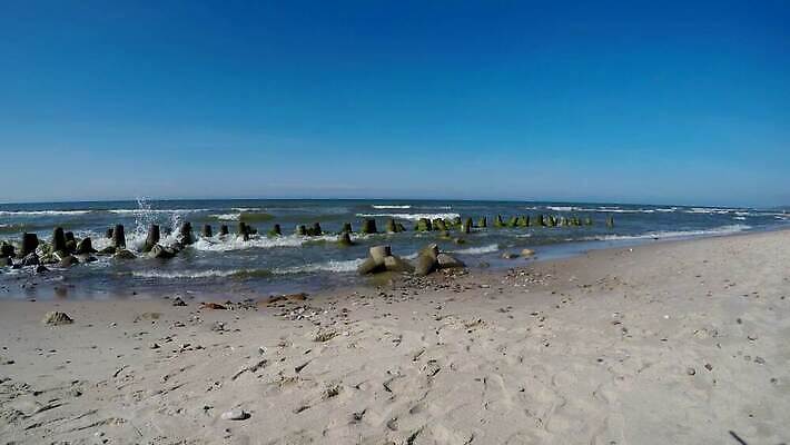 모래 자연 휴가 사람없음 여름 빛 태양 소리 행운 서핑 고독 신비 지역 폴란드 내추럴 추적 발트해 패닝샷 4K MP4 해외동영상 클립영상 자연요소 계절 감정 유럽 바다 컨셉 모션 촬영기법 북유럽 수상스포츠 생태계 동영상 파일형식