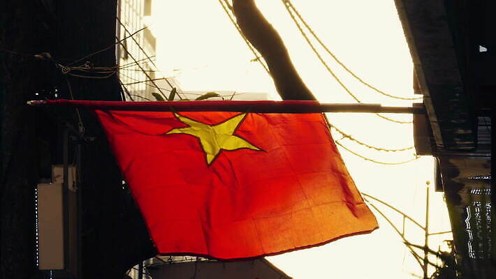 전통 실루엣 아시아 별 문화 물결 파도 컬러 여행 백그라운드 오렌지 하늘 바람 휴가 거리 매달리기 동양인 사람없음 야외 빨간색 태양 노란색 일출 맑음 일몰 자유 축하 깃발 도시 심볼 오르기 베트남 부드러움 봉 애국심 공산주의 독립 전국 4K MOV 해외동영상 클립영상 자연요소 나라 바다 컨셉 과일 모션 날씨 촬영기법 인종 노을 동남아시아 감각 동영상 파일형식