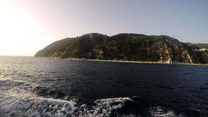 기독교 종교 바다 여행 건축양식 하늘 산 사람없음 야외 교회 기도 보트 영혼 역사 그리스 수도원 마케도니아 보호구역 순례 회랑 4K MOV 해외동영상 클립영상 건축물 건축 유럽 배_교통 종교건축 건물 복도 동영상 구역 파일형식 남유럽