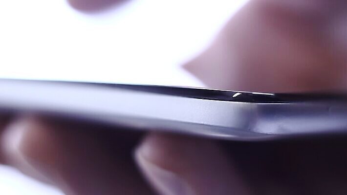 직업 손 남자 문화 음악 통신 손가락 탁자 모바일 기술 사람 야외 핸드폰 글로벌 디지털 스크린 공백 장비 터치 흰색 잡기 닫기 미끄러짐 연결 플라스틱 무선전화기 전화기 스마트 전자 블루투스 고립 깨짐 아이폰 MOV 해외동영상 클립영상 컬러 가구 컨셉 모션 재질 문화예술 신체부위 전자제품 스마트폰 동영상 파일형식