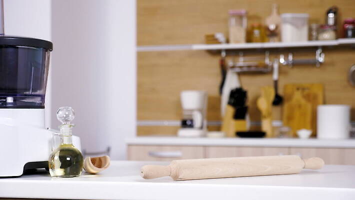 라이프스타일 컬러 가구 거실 의자 건축양식 창문 탁자 새로움 바닥 아파트 주택 실내 사람없음 내부 건물 장식 빛 인테리어 주방 식사 방 흰색 재산 플랫 고급 오븐 계산대 리빙 진짜 스타일 비어있는 4K MOV 해외동영상 클립영상 건축물 디자인 건축 생활용품 컨셉 생활 금융 가전제품 동영상 파일형식