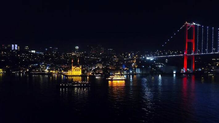 유럽 바다 여행 중동 건축양식 하늘 이스탄불 안테나 풍경 사람없음 도시풍경 여행객 항구 놀람 도시 사찰 역사 이슬람교 즐거움 모스크 장면 칠면조 빛망울 천연기념물 라마단 랜드마크 MP4 해외동영상 클립영상 건축 감정 나라 종교 통신 종교건축 교통시설 조류 표정 사람 빛 동영상 파일형식 튀르키예