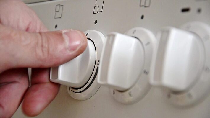 불 요리 빛 시골 레인지 뜨거움 닫기 수증기 난방기 난로 만들기 위치 가스 끓이기 용광로 점화 캐서롤 화상 MOV 해외동영상 클립영상 자연요소 모션 가전제품 용기_그릇 상처 동영상 난방용품 파일형식